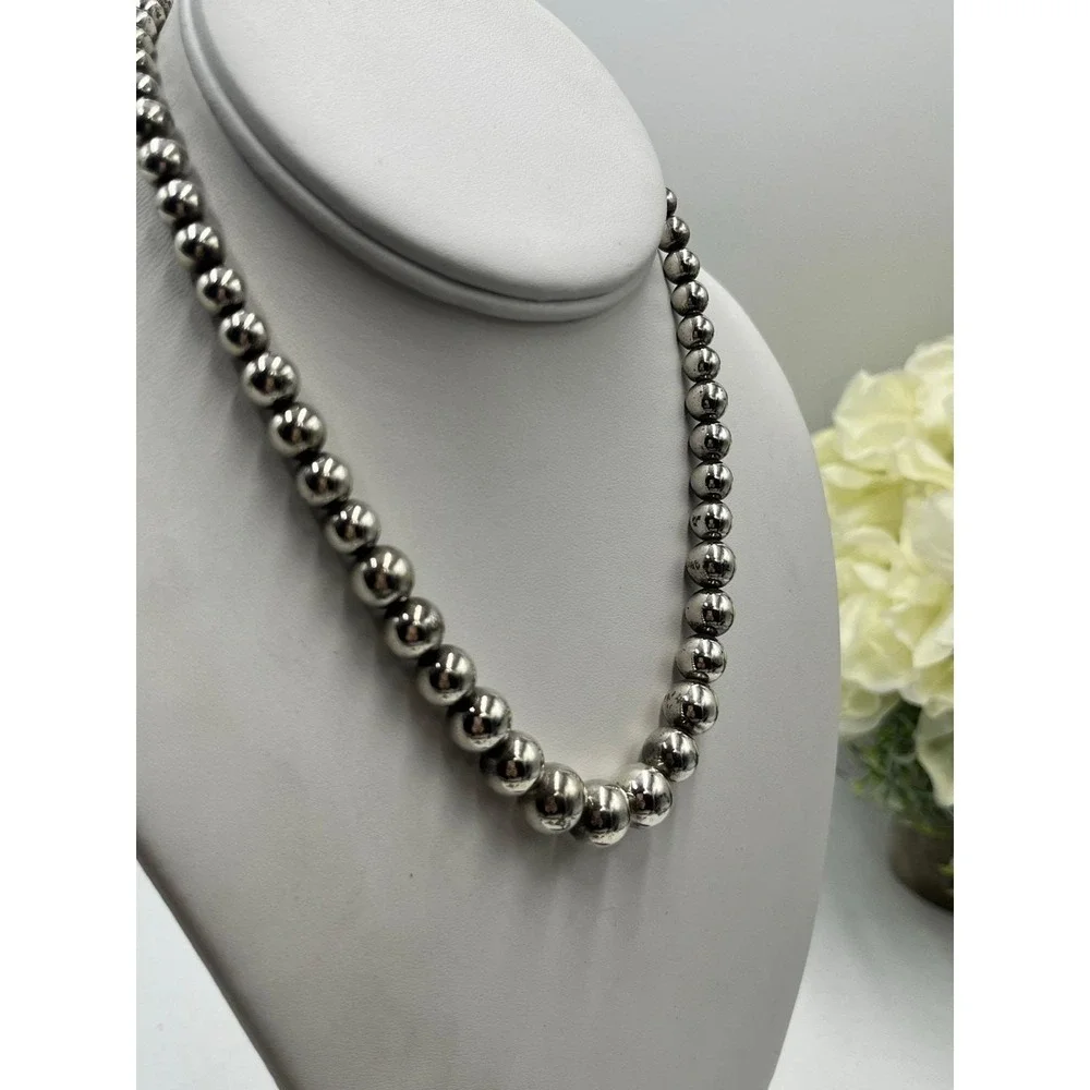 Tiffany & Co Authenticated Hardwear Sterling‎ Graduated Beaded Soldered Necklace